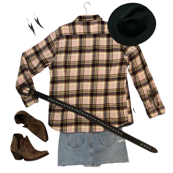 Massive Outdoor Slimfit Buttondown Flannel - Picture 2 of 7